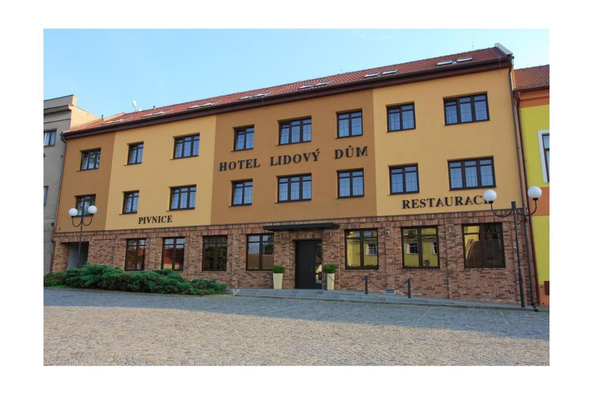 Hotel Lidovy Dum Bzenec Extérieur photo