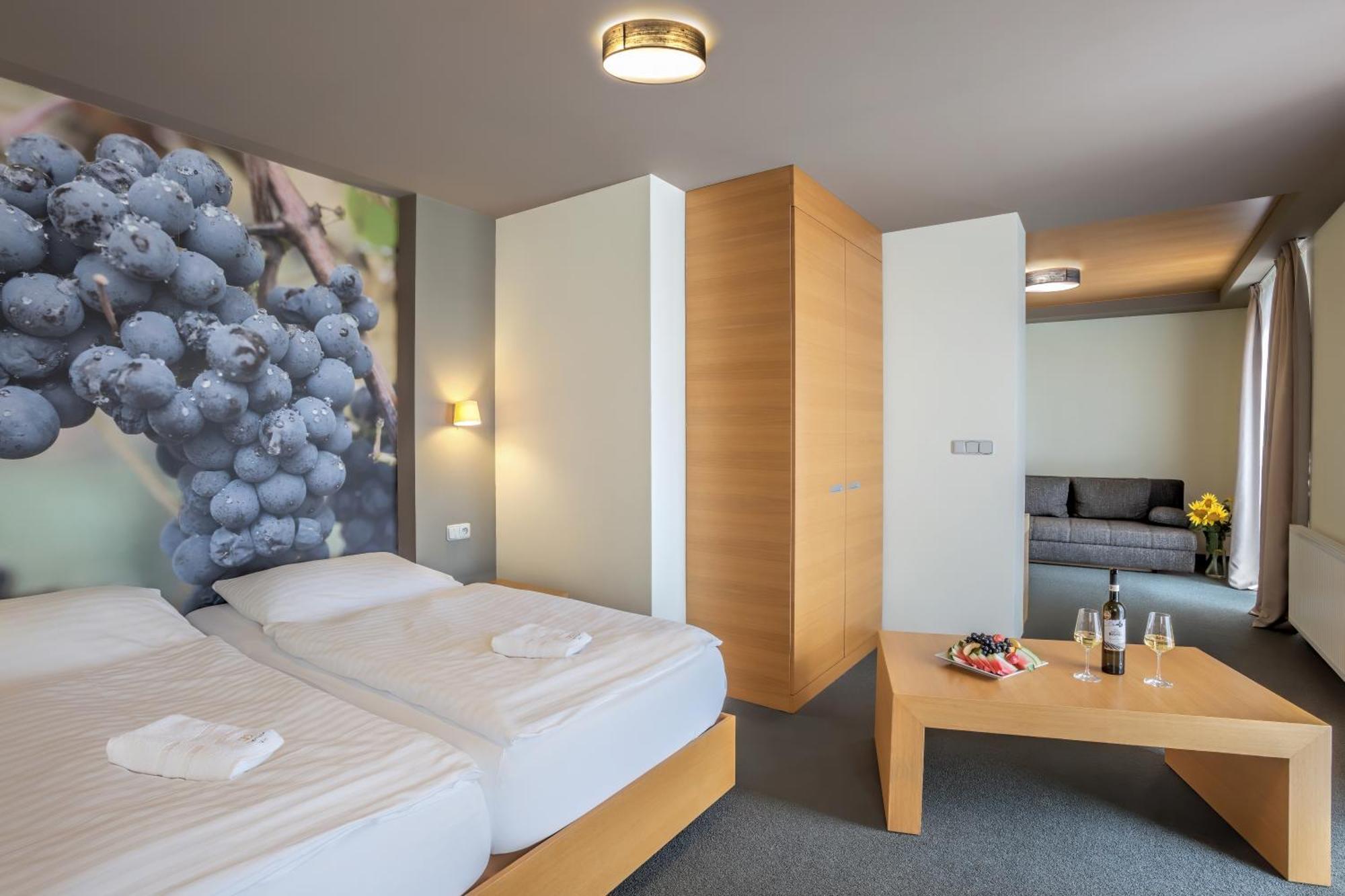 Hotel Lidovy Dum Bzenec Extérieur photo