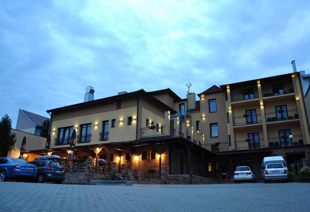Hotel Lidovy Dum Bzenec Extérieur photo