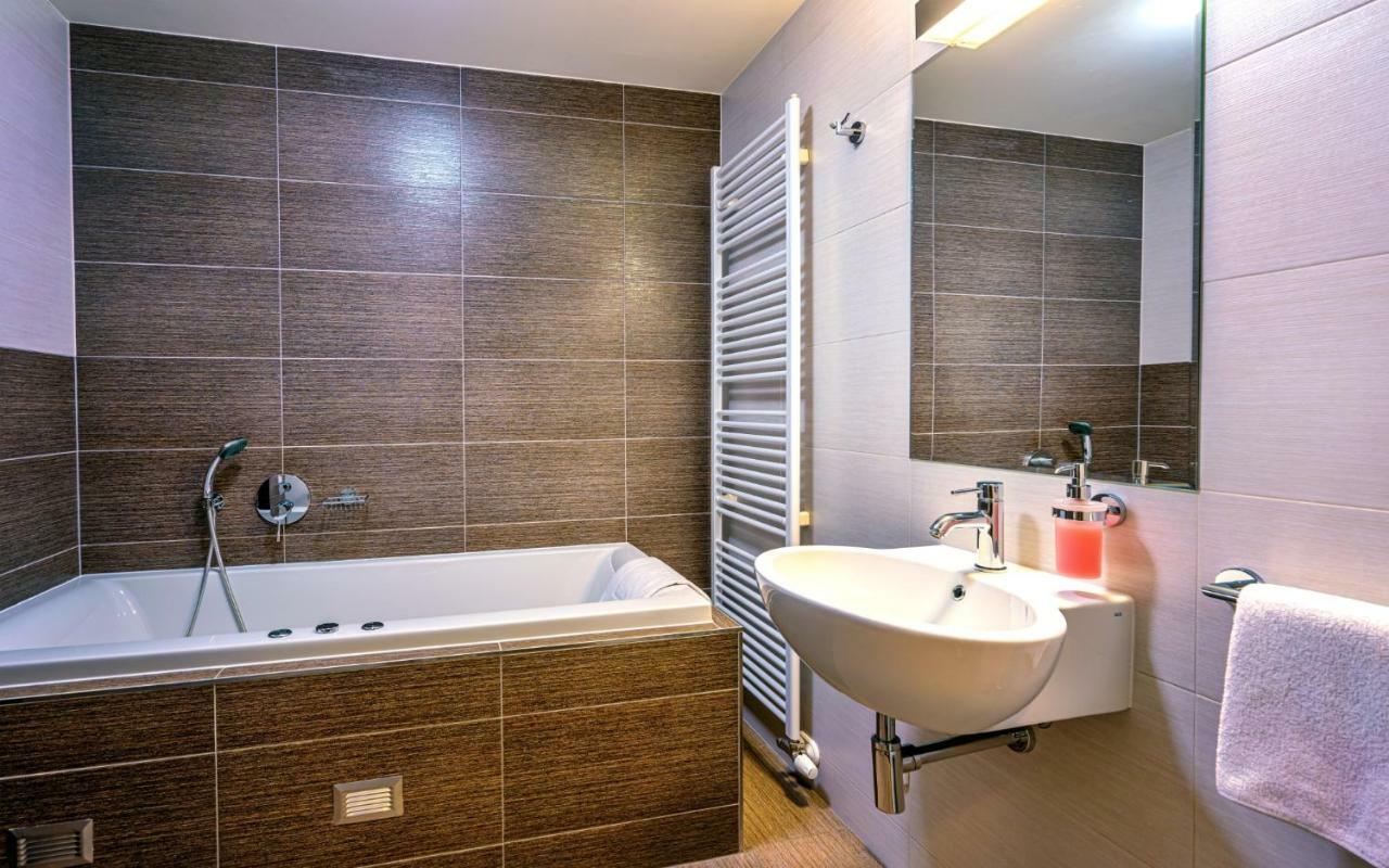 Hotel Lidovy Dum Bzenec Extérieur photo